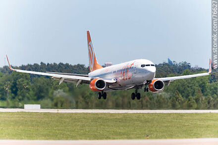 Boeing 737 de Gol aterrizando - Departamento de Canelones - URUGUAY. Foto No. 76627