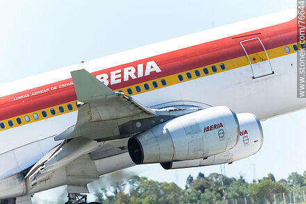 Avión Airbus A340 de Iberia - Departamento de Canelones - URUGUAY. Foto No. 76644