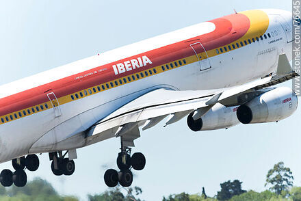 Avión Airbus A340 de Iberia - Departamento de Canelones - URUGUAY. Foto No. 76645