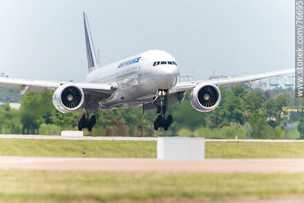 Air France Boeing 777 landing - Department of Canelones - URUGUAY. Photo #76695