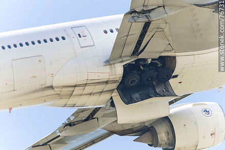 Air France Boeing 777 decollecting and stowing the landing gear - Department of Canelones - URUGUAY. Photo #76731