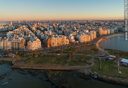 Vista aérea de Trouville a la hora dorada al amanecer - Departamento de Montevideo - URUGUAY. Foto No. 76760