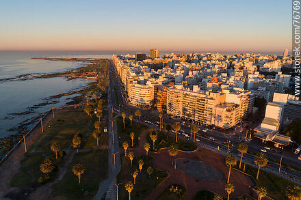 Vista aérea de Trouville y Punta Carretas en la hora dorada del amanecer - Departamento de Montevideo - URUGUAY. Foto No. 76769