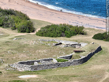 Vista aérea de la antigua batería Santa Ana - Punta del Este y balnearios cercanos - URUGUAY. Foto No. 77013