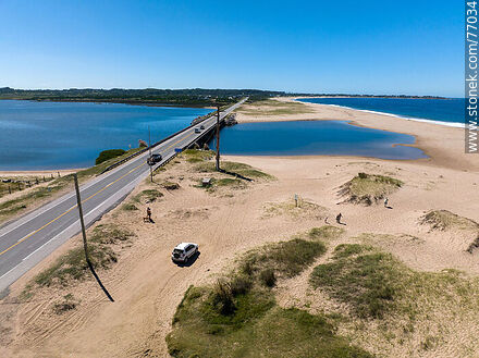 Vista aérea de la laguna José ignacio. Puente en Ruta 10 - Punta del Este y balnearios cercanos - URUGUAY. Foto No. 77034