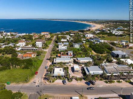 Vista aérea del balneario - Punta del Este y balnearios cercanos - URUGUAY. Foto No. 77040