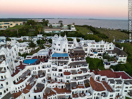 Vista aérea del Hotel Casapueblo al atardecer - Punta del Este y balnearios cercanos - URUGUAY. Foto No. 77061