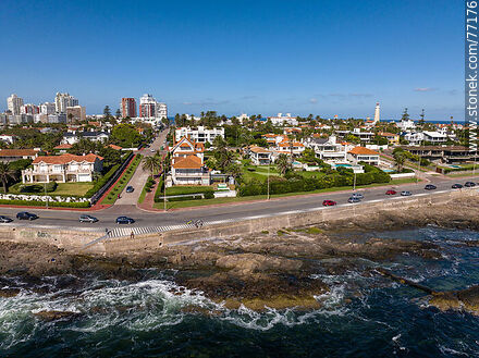 Aerial view of the rocky shore of the Rambla Artigas and the houses on the peninsula. - Punta del Este and its near resorts - URUGUAY. Photo #77176