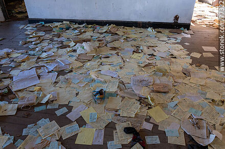 Canelones train station. Damage due to vandalism. Papers thrown on the floor - Department of Canelones - URUGUAY. Photo #77322