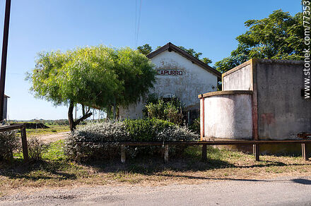 Antigua estación de trenes Capurro (2022) - Departamento de San José - URUGUAY. Foto No. 77353