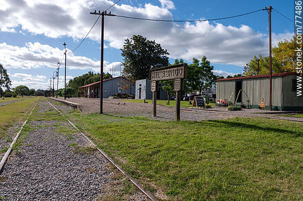 Estación de trenes de Mal Abrigo. Cartel de la Estación - Departamento de San José - URUGUAY. Foto No. 77486
