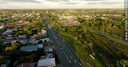 Vista aérea del bulevar Cardona - Florencio Sánchez - Departamento de Soriano - URUGUAY. Foto No. 77474