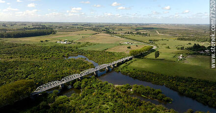 Vista aérea del puente carretero en Ruta 11 sobre el río San José - Departamento de San José - URUGUAY. Foto No. 77520
