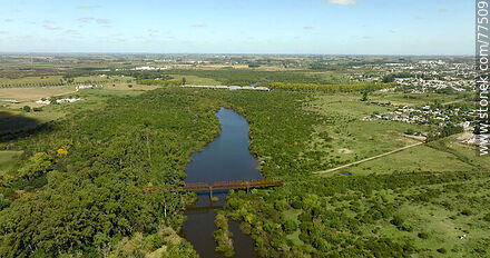 Vista aérea de los puentes ferroviario y carretero en ruta 11 sobre el río San José - Departamento de San José - URUGUAY. Foto No. 77509