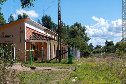 Policlínica La Floresta en la antigua estación de trenes - Departamento de Canelones - URUGUAY. Foto No. 77629