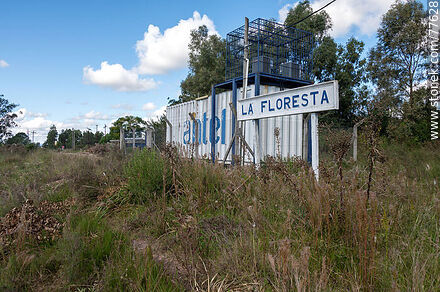 La Floresta train station sign - Department of Canelones - URUGUAY. Photo #77628