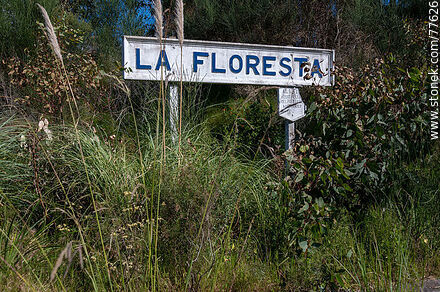 La Floresta train station sign - Department of Canelones - URUGUAY. Photo #77626