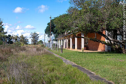 Antigua estación de trenes La Floresta - Departamento de Canelones - URUGUAY. Foto No. 77625