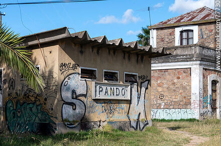 Pando train station (2022). Station sign - Department of Canelones - URUGUAY. Photo #77730