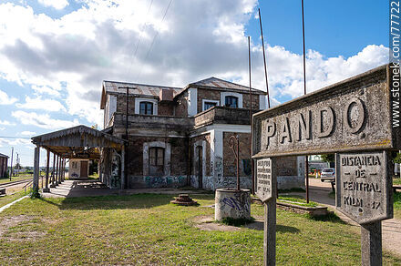 Pando train station (2022). Station sign - Department of Canelones - URUGUAY. Photo #77722
