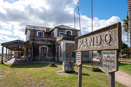 Pando train station (2022). Station sign - Department of Canelones - URUGUAY. Photo #77721