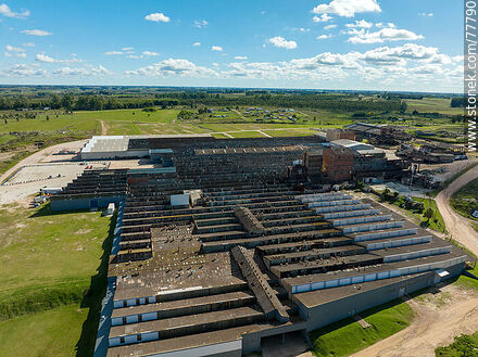 Vista aérea del parque industrial Olmos, cerámicas y azulejos (2022) - Departamento de Canelones - URUGUAY. Foto No. 77790