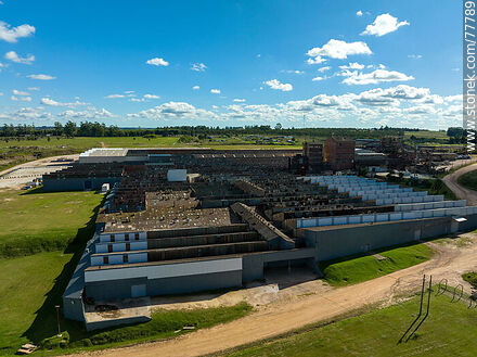 Vista aérea del parque industrial Olmos, cerámicas y azulejos (2022) - Departamento de Canelones - URUGUAY. Foto No. 77789