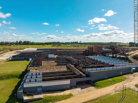 Vista aérea del parque industrial Olmos, cerámicas y azulejos (2022) - Departamento de Canelones - URUGUAY. Foto No. 77788