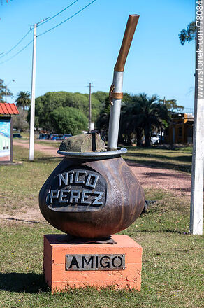 Mate sculpture on the Camino a Cerro Largo road - Department of Florida - URUGUAY. Photo #78084