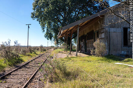 Estación de trenes Retamosa. Andén de la estación - Departamento de Lavalleja - URUGUAY. Foto No. 78165