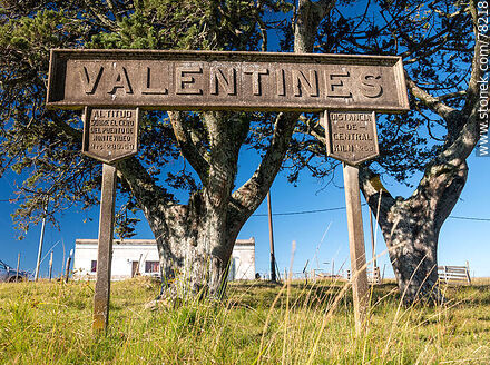 Valentines railroad station. Station sign - Department of Treinta y Tres - URUGUAY. Photo #78218