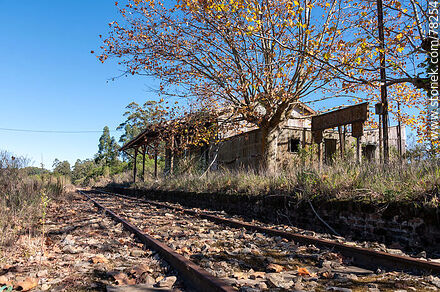 Zapicán train station. Platform of the old station - Lavalleja - URUGUAY. Photo #78254