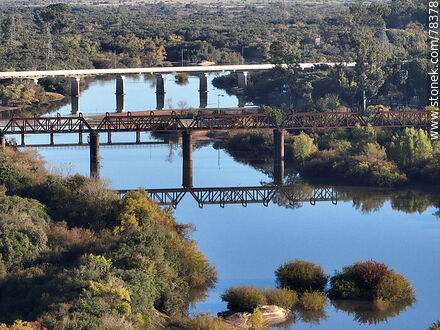 Vista aérea de puentes sobre el río Olimar - Departamento de Treinta y Tres - URUGUAY. Foto No. 78378
