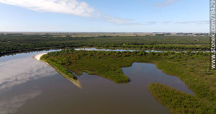 Vista aérea del arroyo Cebollatí en el límite de los departamentos de Rocha y Treinta y Tres - Departamento de Treinta y Tres - URUGUAY. Foto No. 78429
