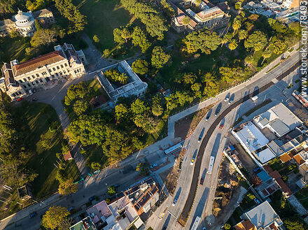 Vista aérea de la Av. L. A de Herrera al sur y la ex Facultad de Veterinaria (año 2022) - Departamento de Montevideo - URUGUAY. Foto No. 78493
