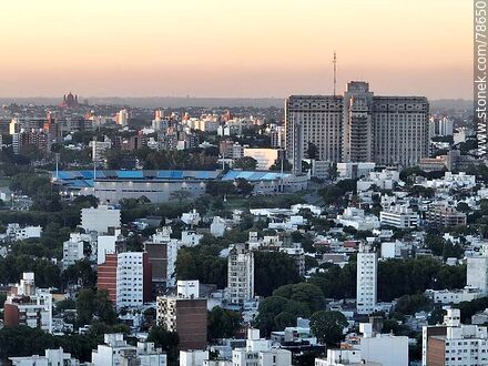 Vista aérea del estadio Centenario y el hospital de Clínicas - Departamento de Montevideo - URUGUAY. Foto No. 78650