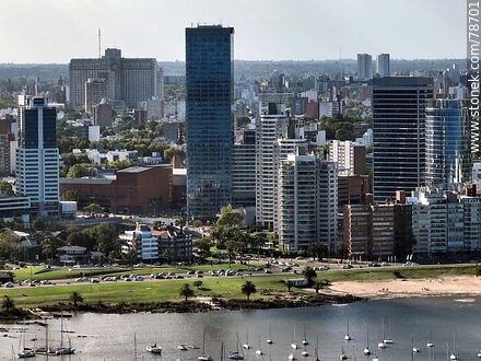 Vista aérea de las torres del barrio Buceo desde el Río de la Plata - Departamento de Montevideo - URUGUAY. Foto No. 78701