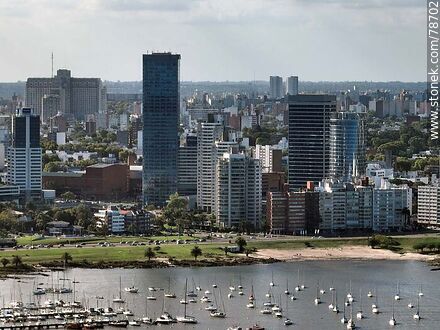 Vista aérea de las torres del barrio Buceo desde el Río de la Plata - Departamento de Montevideo - URUGUAY. Foto No. 78702