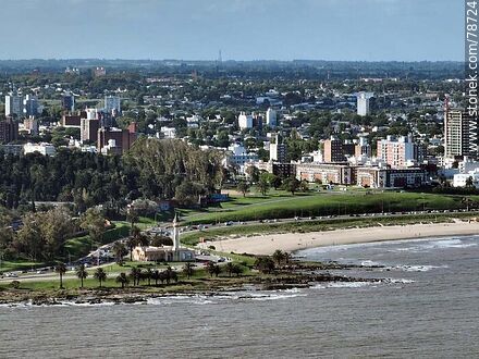 Vista aérea del Museo Oceanográfico, playa Buceo y rambla Rep. de Chile - Departamento de Montevideo - URUGUAY. Foto No. 78724