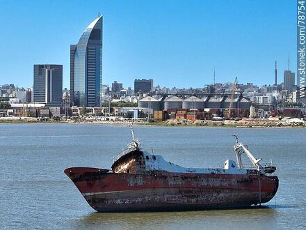 Aerial photo of a junk ship in the bay of Montevideo. - Department of Montevideo - URUGUAY. Photo #78754
