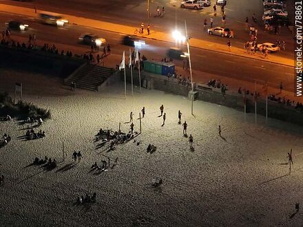 Foto aérea de deporte nocturno en la playa Ramírez - Departamento de Montevideo - URUGUAY. Foto No. 78861