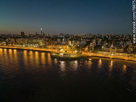 Foto aérea de Montevideo suroeste al anochecer - Departamento de Montevideo - URUGUAY. Foto No. 78875