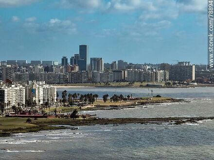 Foto aérea del Club Nautilus, Prefectura de Trouville, edificios de Pocitos y torres de Buceo - Departamento de Montevideo - URUGUAY. Foto No. 78894