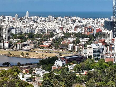 Foto aérea de la rambla Armenia y la ciudad - Departamento de Montevideo - URUGUAY. Foto No. 78908