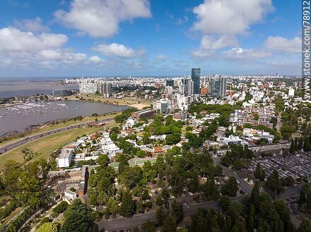 Foto aérea del barrio Buceo próximo a la rambla - Departamento de Montevideo - URUGUAY. Foto No. 78912