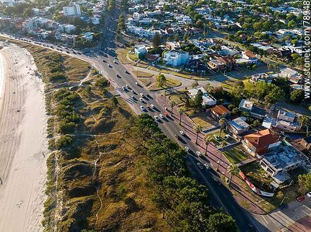 Foto aérea de la Rambla México y la calle Coimbra. Playa de los Ingleses - Departamento de Montevideo - URUGUAY. Foto No. 78948