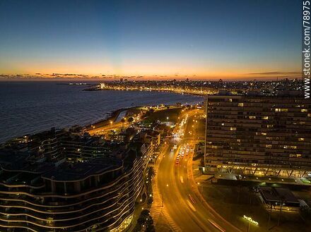 Foto aérea de la rambla entre los edificios Panamericano y Forum con vista a Pocitos - Departamento de Montevideo - URUGUAY. Foto No. 78975