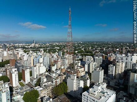 Foto aérea del barrio Cordón, antena del canal 4 - Departamento de Montevideo - URUGUAY. Foto No. 78931