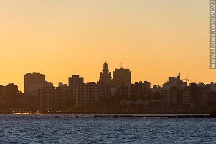 Silhouettes of buildings in the Old City, the Center and the Salvo Palace. - Department of Montevideo - URUGUAY. Photo #79027