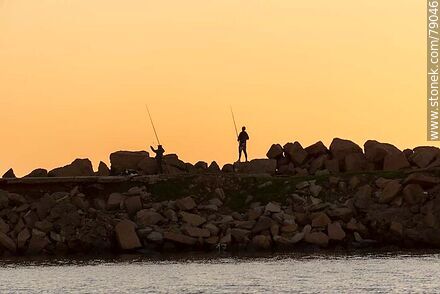 Silhouette of fishermen in a breakwater of Punta Carretas - Department of Montevideo - URUGUAY. Photo #79046